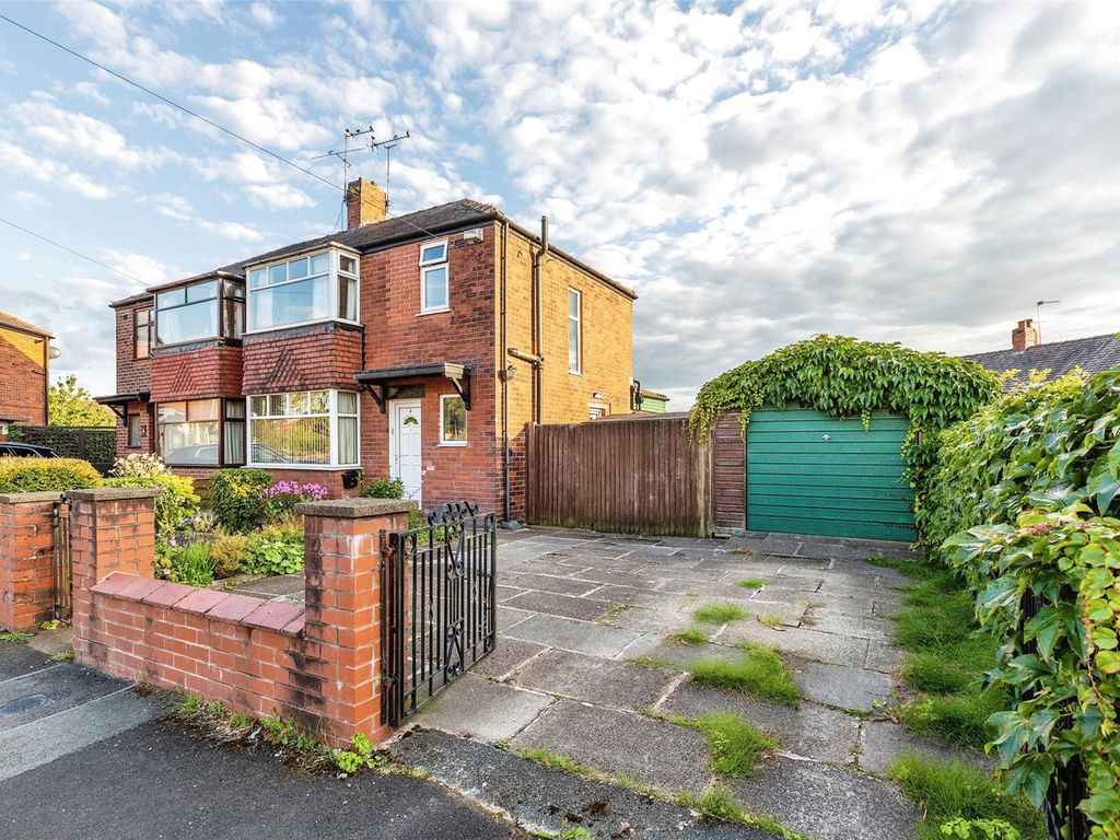 3 bed semidetached house for sale in Rhiwlas Drive, Parkhills, Bury