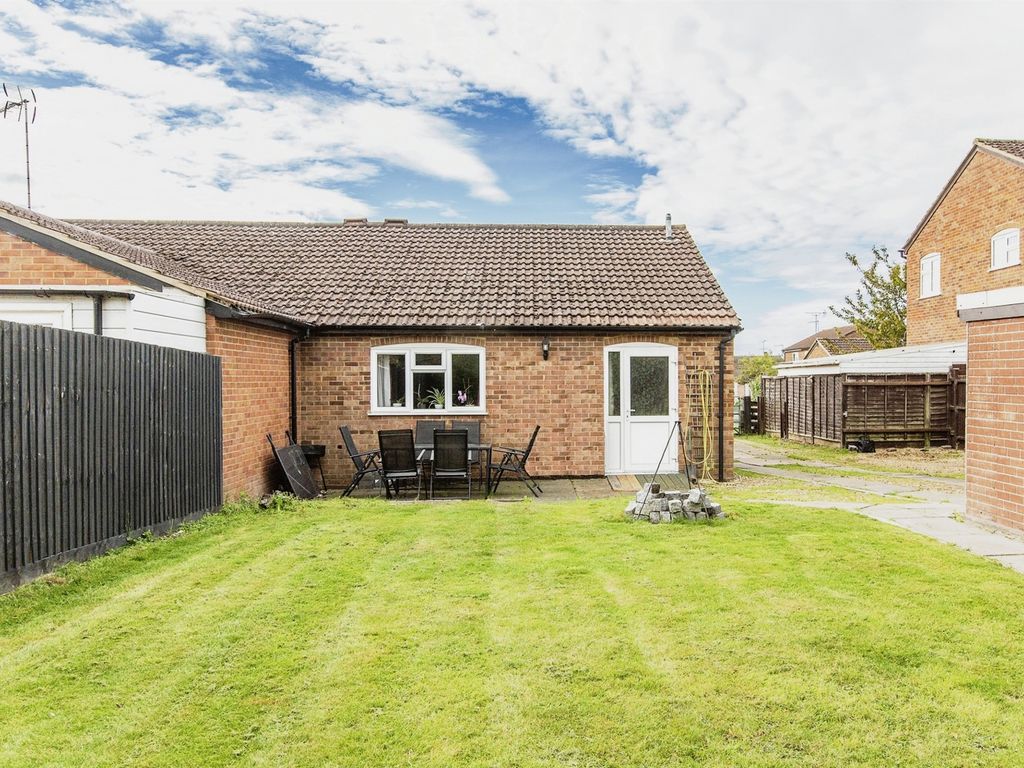 2 bed semidetached bungalow for sale in Windmill Lane, Raunds