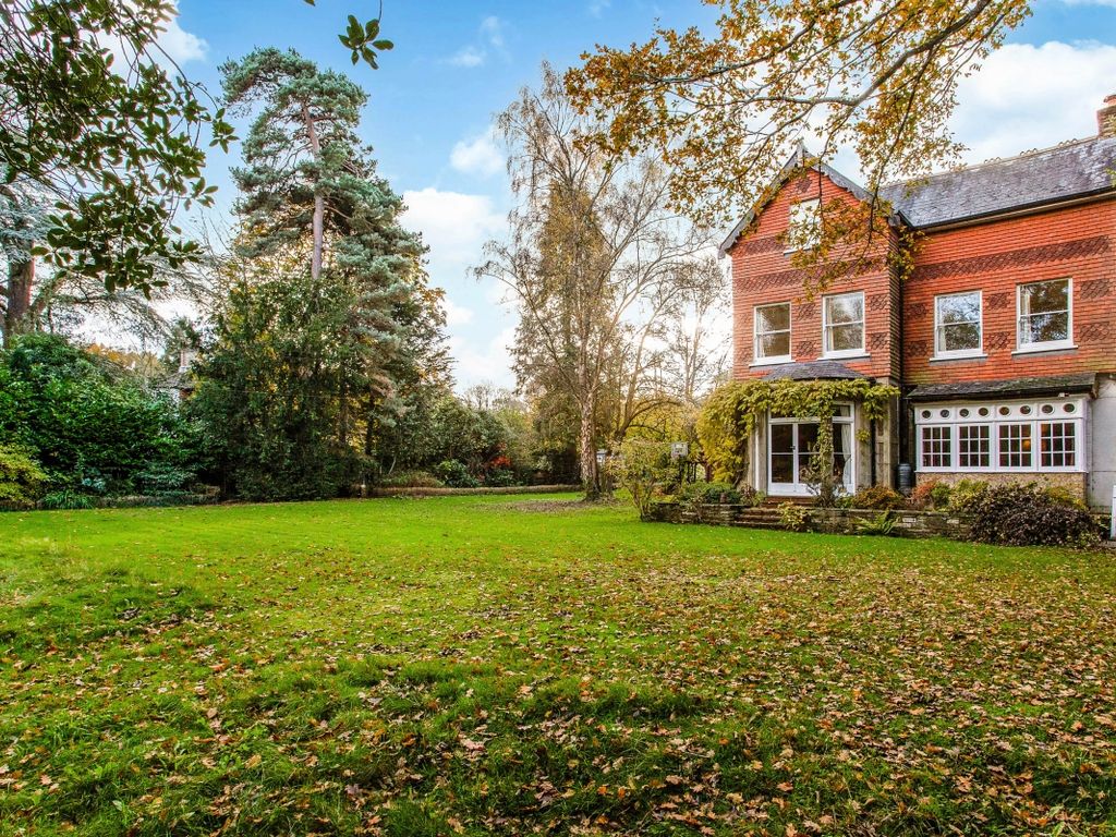 6 bed detached house to rent in Horsham Road, Mid Holmwood, Dorking RH5