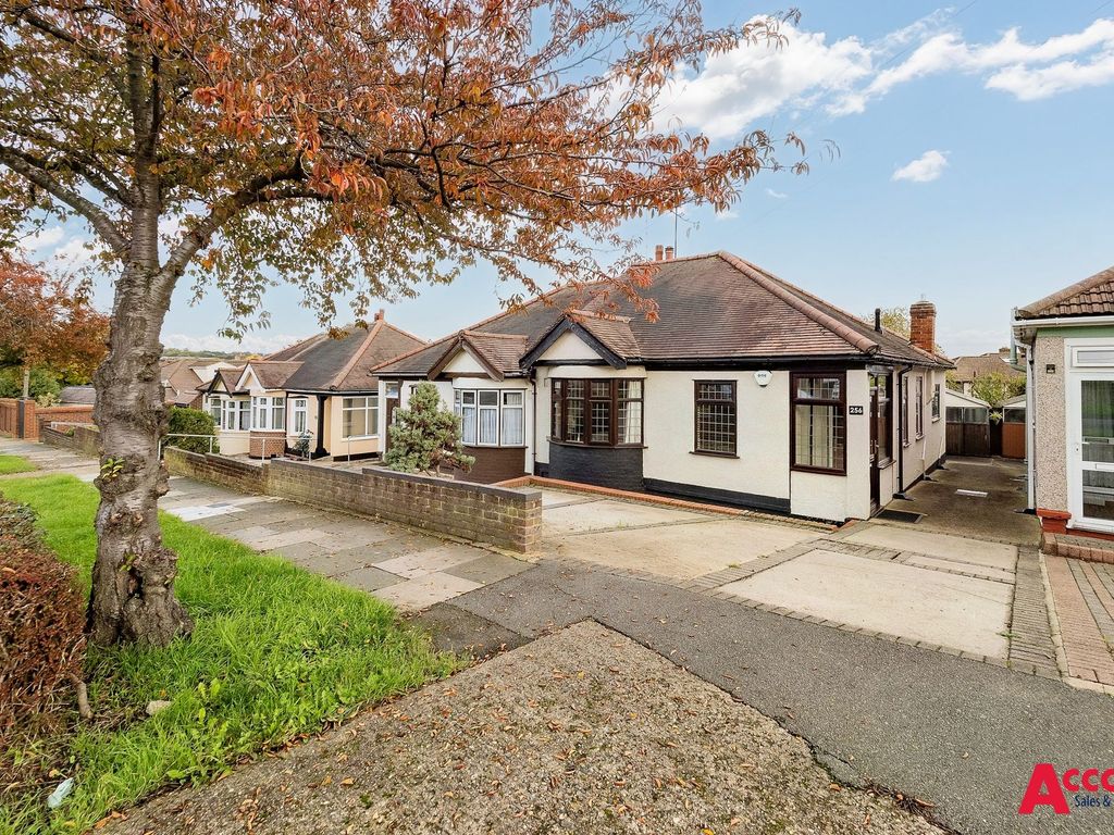 2 bed semidetached house for sale in Havering Road, Romford RM1, £