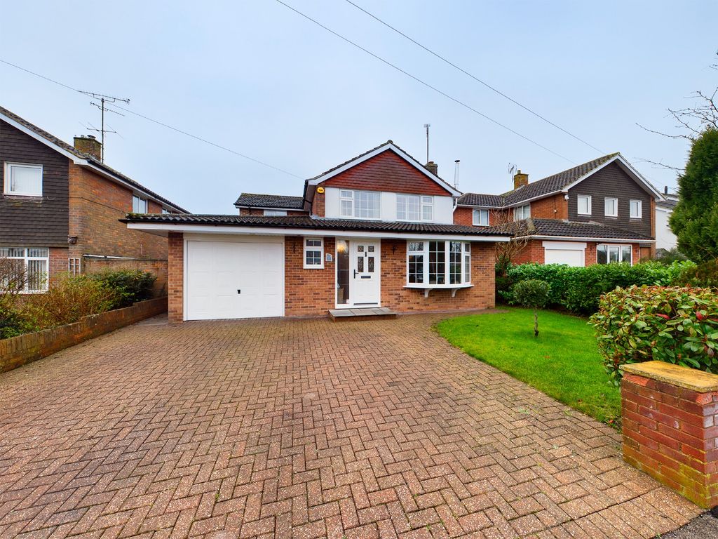 4 bed detached house for sale in Derwent Road, Bedgrove, Aylesbury HP21