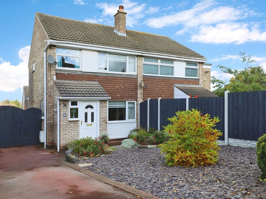 3 bed semidetached house for sale in Willow Road, Killamarsh