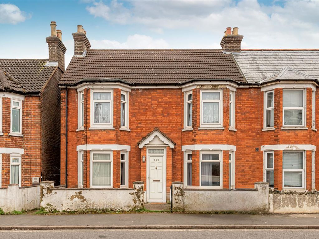 5 bed semidetached house to rent in Totteridge Road, High HP13