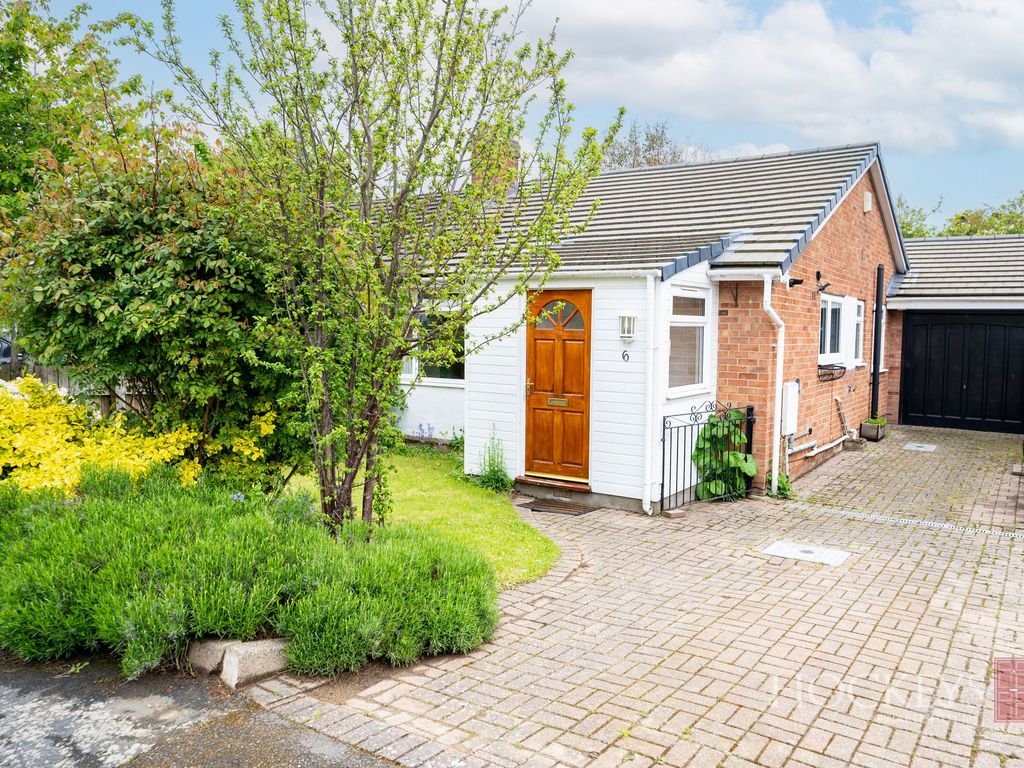 3 bed semidetached bungalow for sale in Holyrood Close, Cambridge CB4