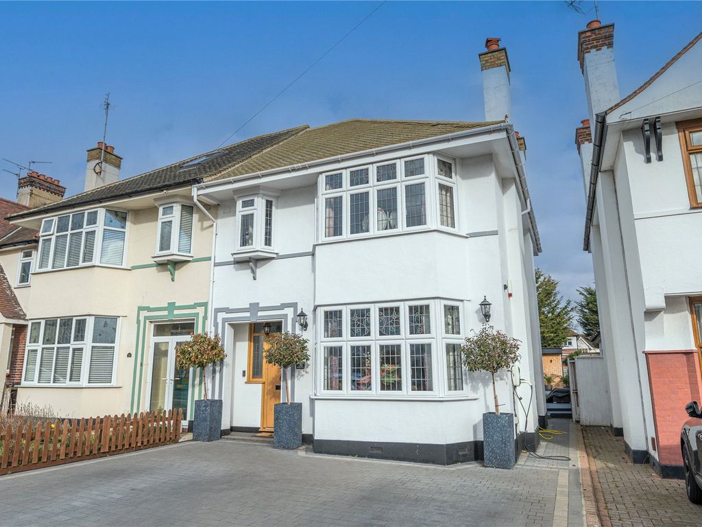 3 bed semidetached house for sale in Rutland Avenue, Southchurch Park