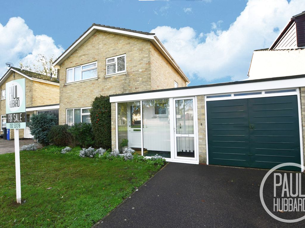 3 bed linkdetached house for sale in Yarmouth Road, Lowestoft, Suffolk