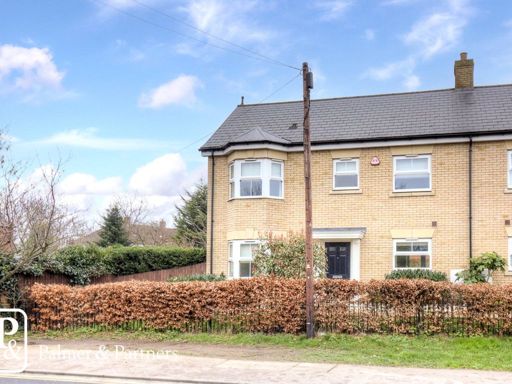 3 bed semidetached house for sale in Ipswich Road, Colchester, Essex