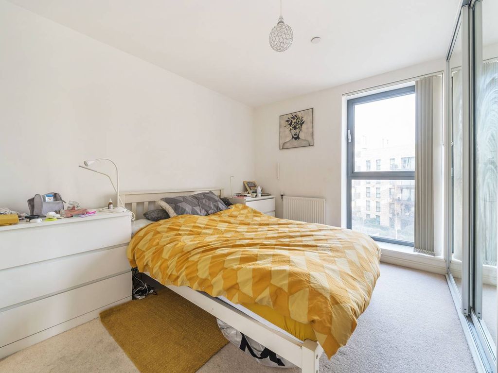 2 bed flat to rent in Kingfisher Heights, Royal Docks, London E16 Zoopla