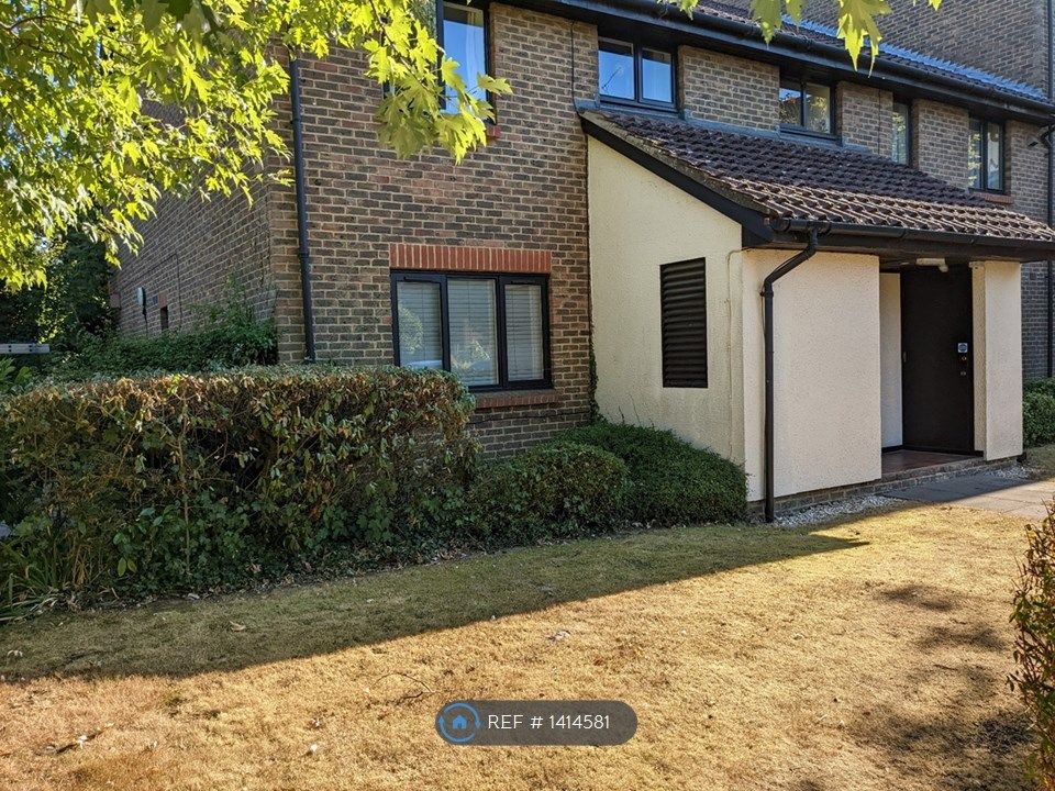 Studio to rent in Rickwood, Horley RH6 Zoopla