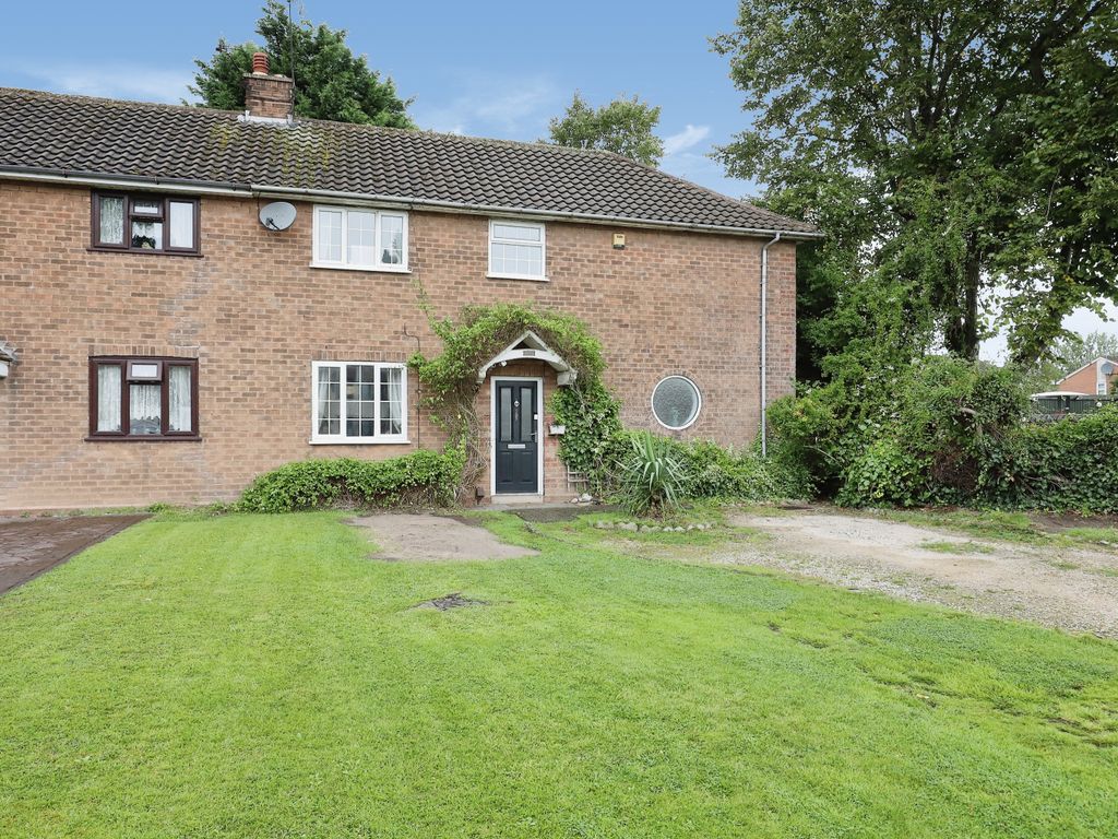 3 bed semidetached house for sale in Cannock Road, Fallings Park