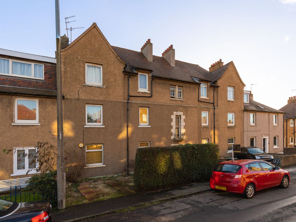 17-2 Parkhead Loan, Edinburgh EH11  