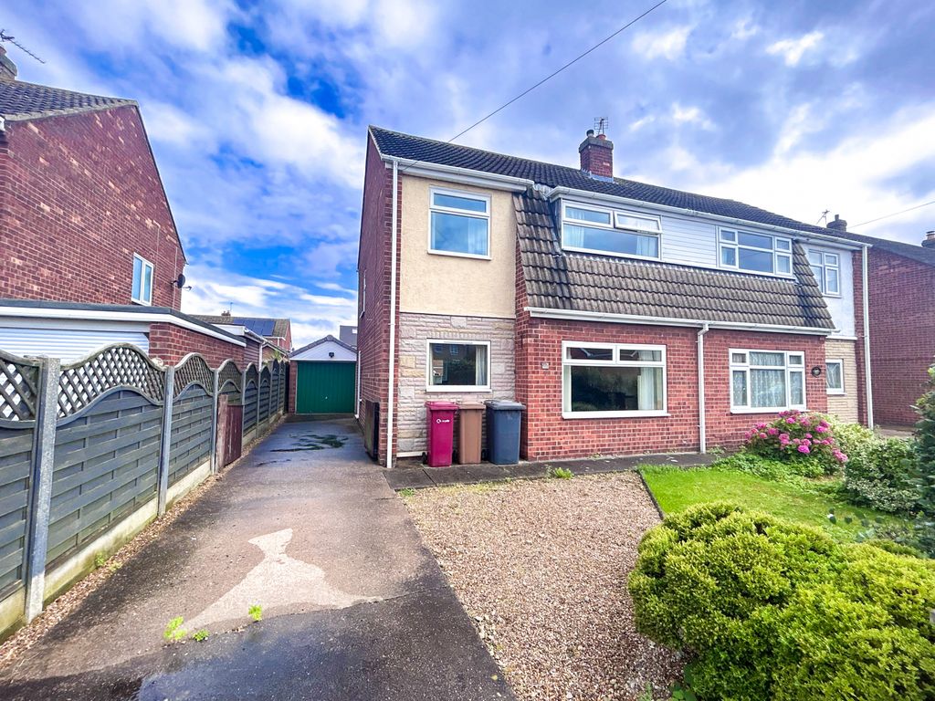3 bed semidetached house for sale in Wendover Road, Messingham