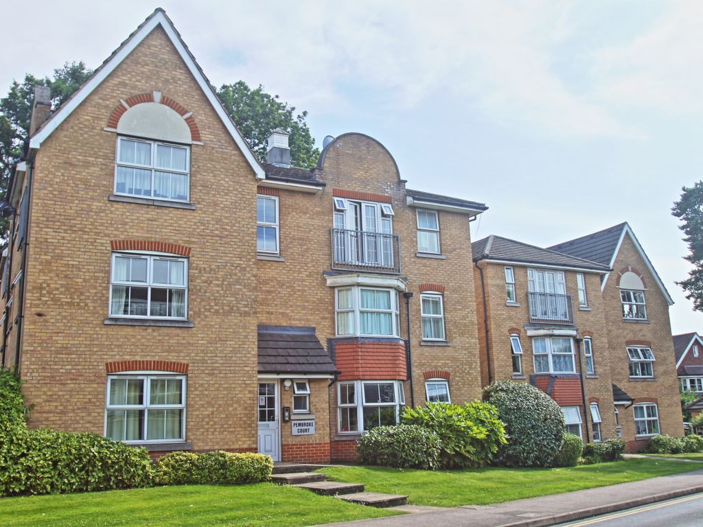 2 bed flat to rent in Oriental Road, Woking GU22, £1,400 pcm Zoopla