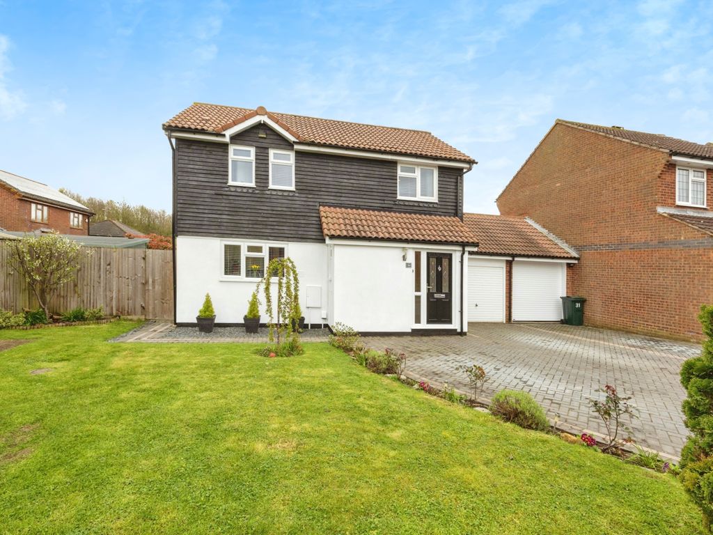 3 bed link detached house for sale in Raleigh Close, Willesborough