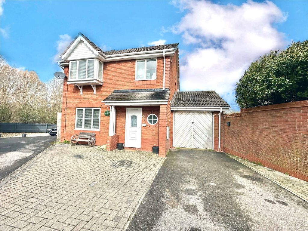 3 bed detached house for sale in Exmoor Close, Taw Hill, Swindon SN25