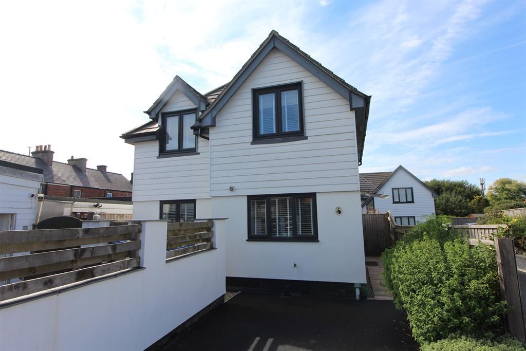 3 bed detached house for sale in The Old Bakehouse Mews, Highcliffe