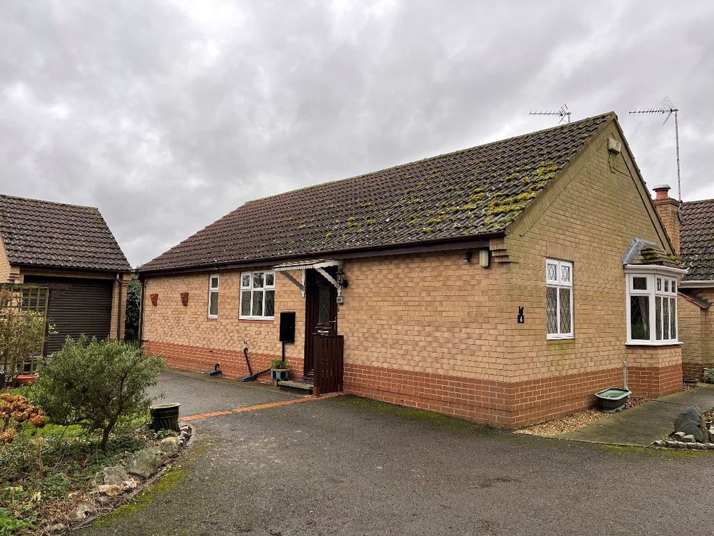 3 bed bungalow to rent in Woodhouse Close, Wisbech St. Mary, Wisbech