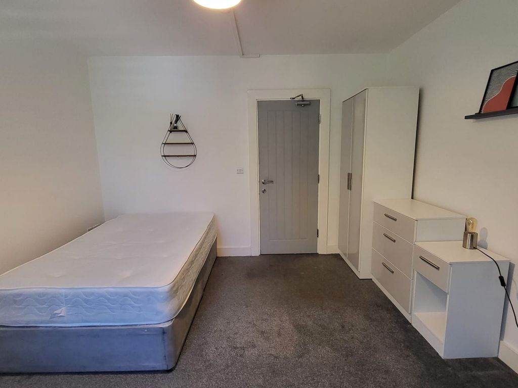 Room to rent in Room 5, St. Marys Road, Doncaster DN1 Zoopla