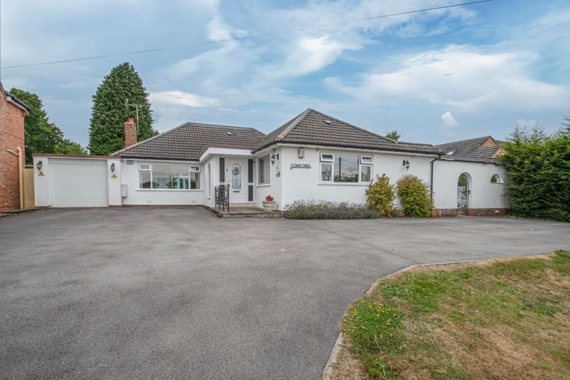 3 bed detached bungalow for sale in Rowney Green Lane, Alvechurch