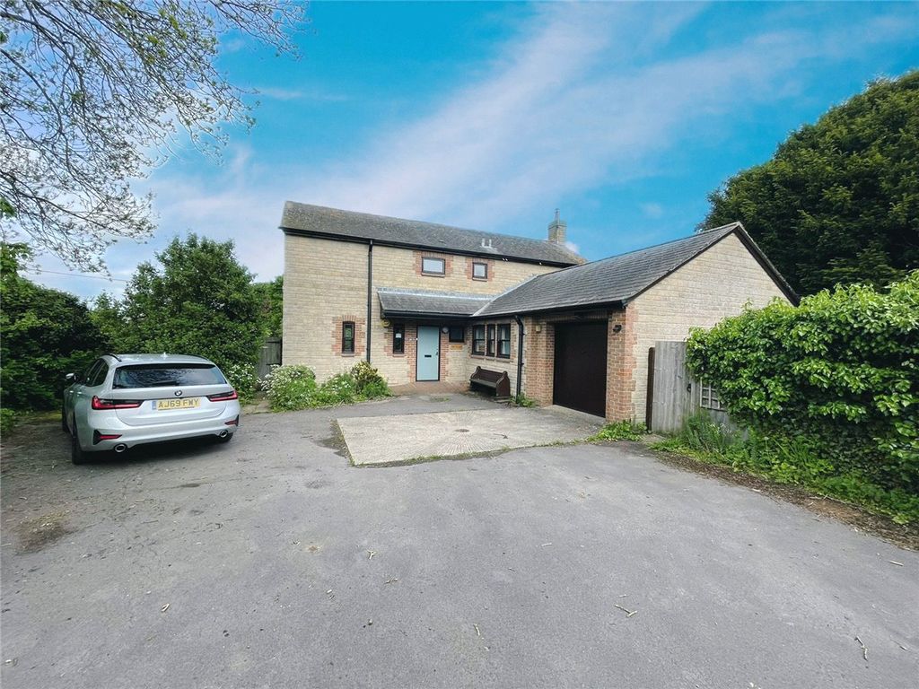 4 bed detached house to rent in Place, Fritwell, Bicester