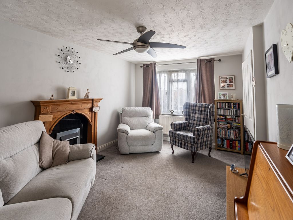 3 bed semidetached house for sale in Oakpits Way, Rushden