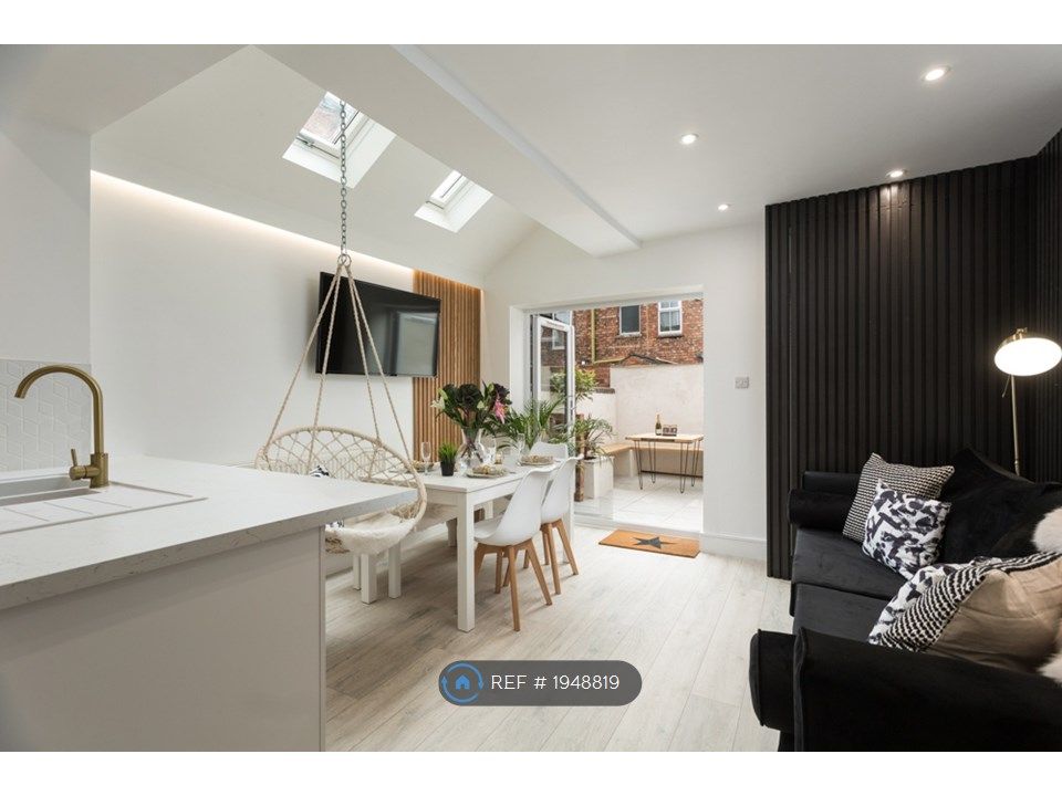 5 bed terraced house to rent in Hambleton Terrace, York YO31, £3,683