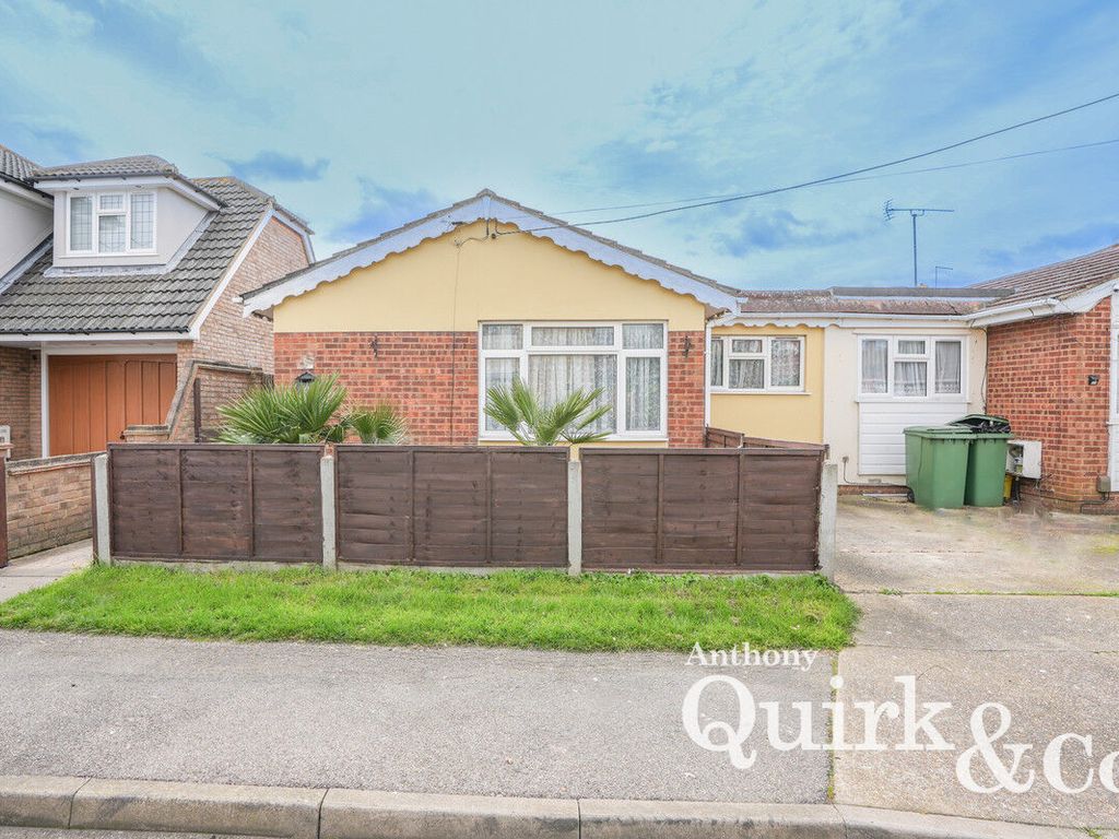 2 bed semidetached bungalow for sale in Newlands Road, Canvey Island