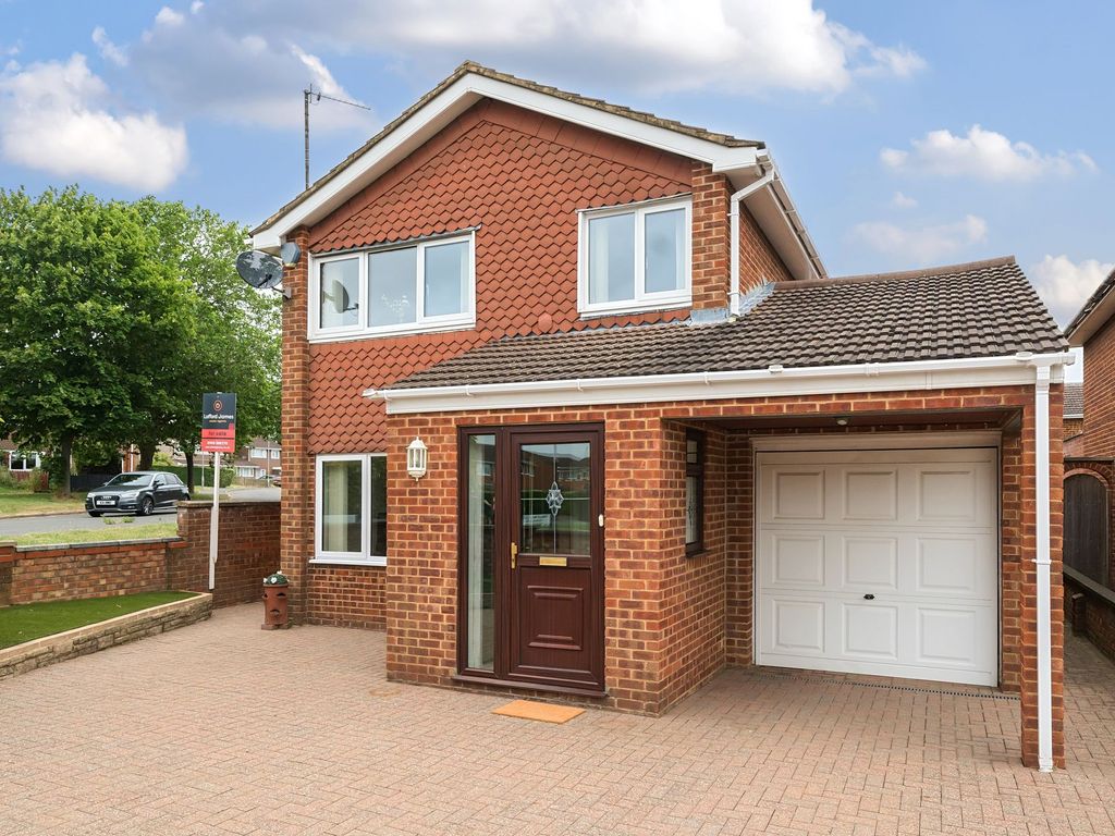 4 bed detached house for sale in Ross Way, Bletchley, Milton Keynes MK3 Zoopla