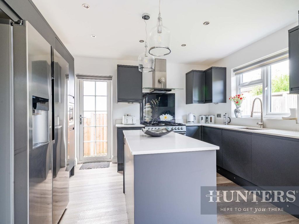 4 bed detached bungalow for sale in Clarkes Avenue, Worcester Park KT4