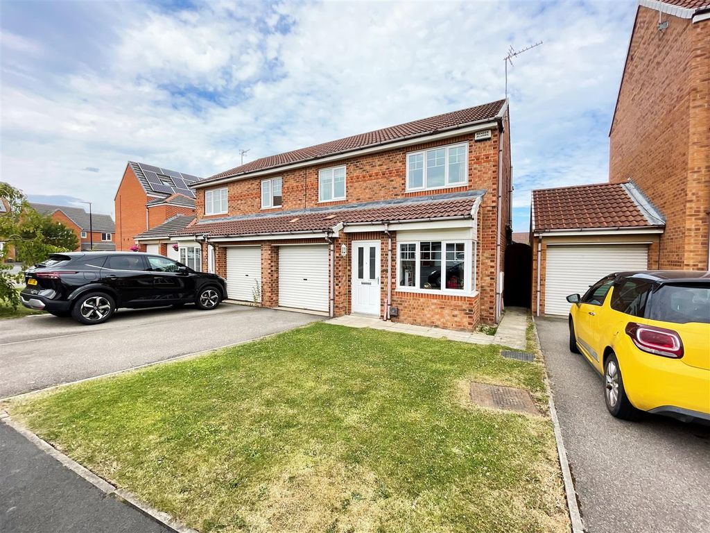 3 bed semidetached house for sale in Silverbirch Road, Cuthbert