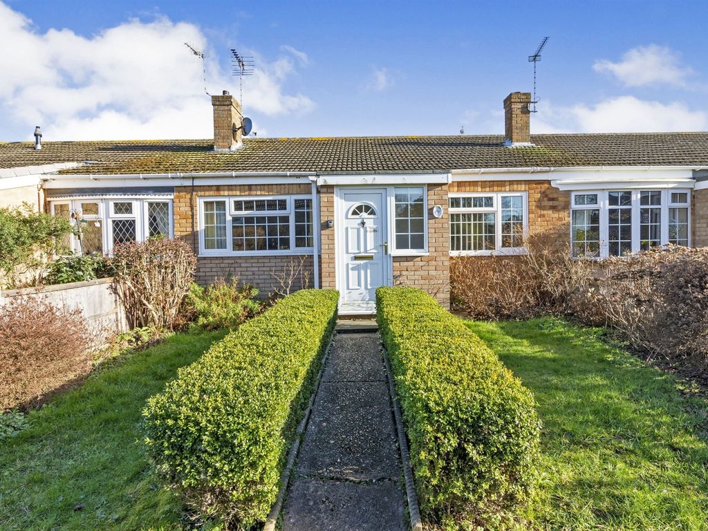 2 bed terraced bungalow for sale in Lloyds Avenue, Kessingland