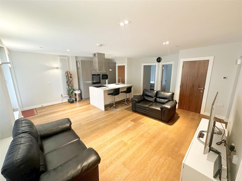 2 bed flat to rent in Upper Fourth Street, Milton Keynes MK9 Zoopla
