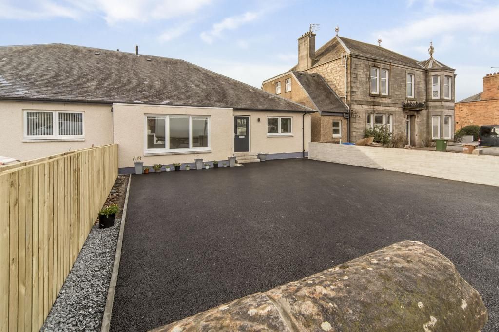 3 bed semidetached bungalow for sale in 23 Hawthorn Gardens, Loanhead