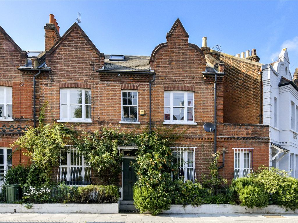 4 bed terraced house for sale in Robertson Street, London SW8 Zoopla