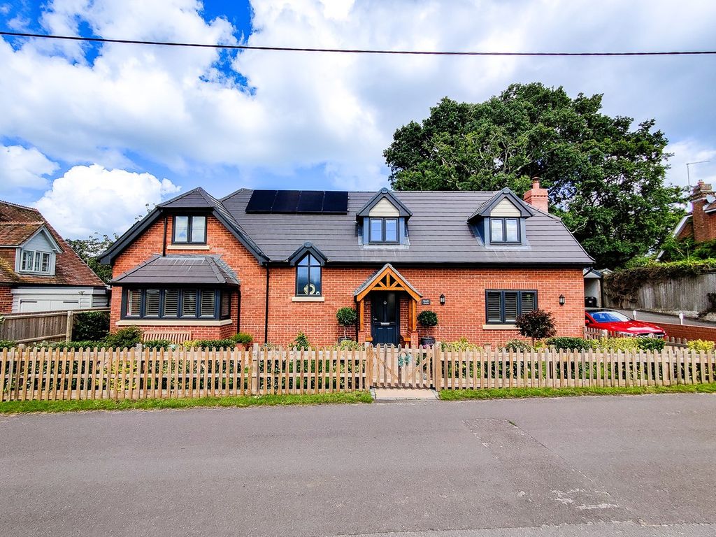 4 bed detached house for sale in Poplar Lane, Bransgore, Christchurch