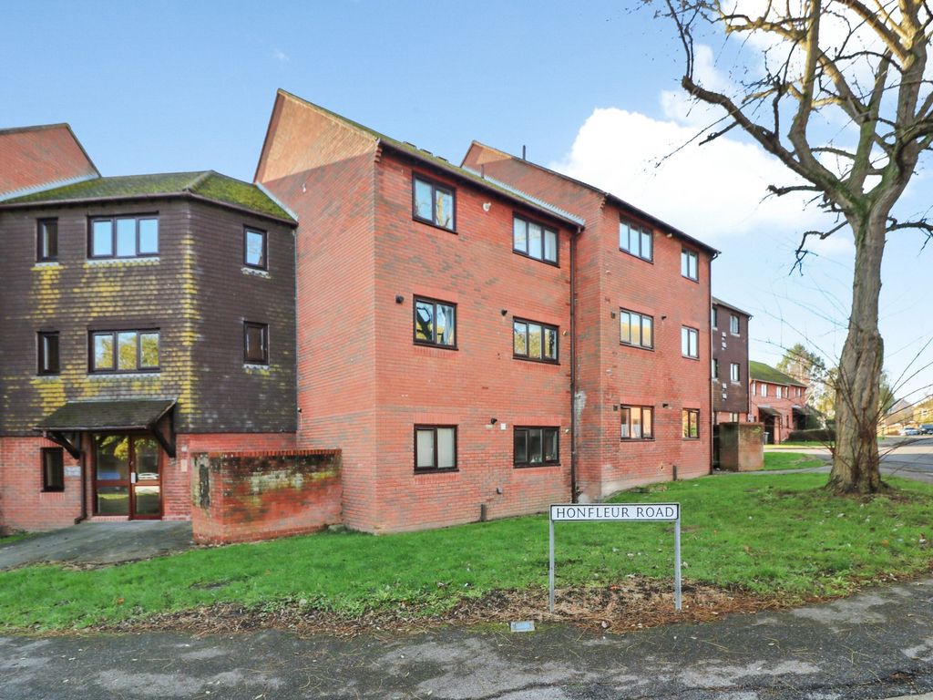 2 bed flat for sale in Honfleur Road, Sandwich CT13, £172,000 Zoopla