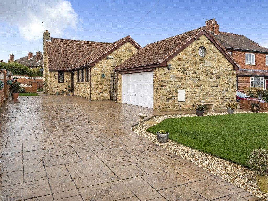 4 bed bungalow for sale in Silcoates Lane, Wrenthorpe, Wakefield, West