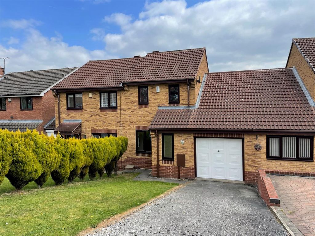 3 bed town house to rent in Ivy Spring Close, Wingerworth, Chesterfield