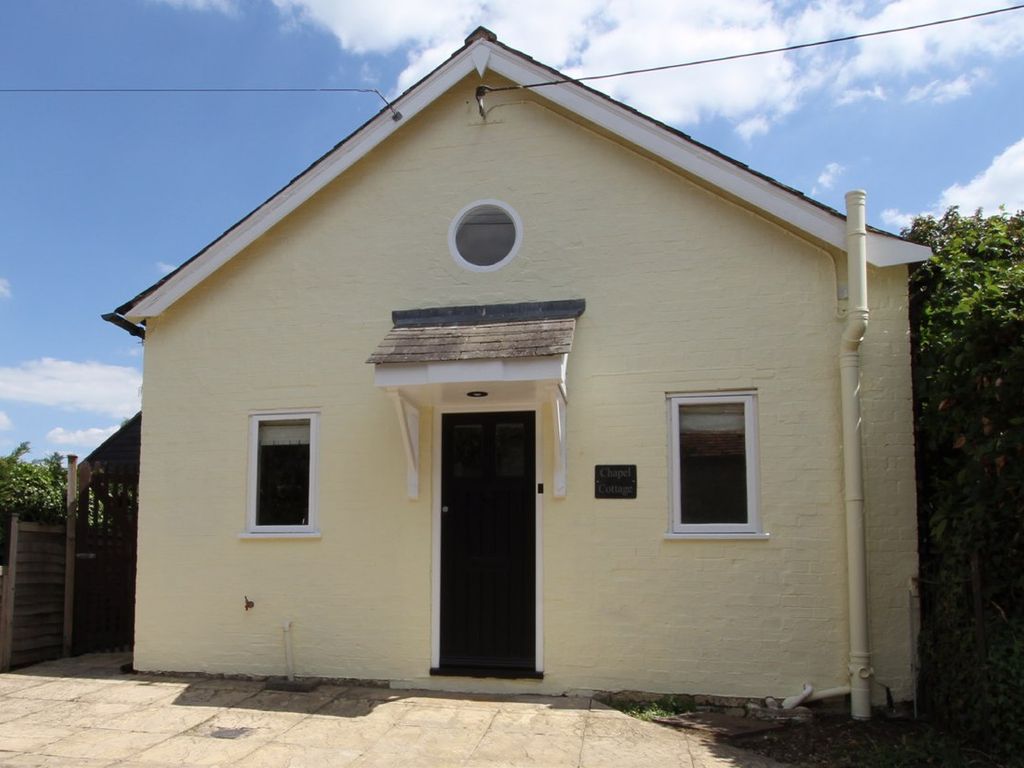 2 bed detached house to rent in Preston Bissett, Buckingham MK18, £