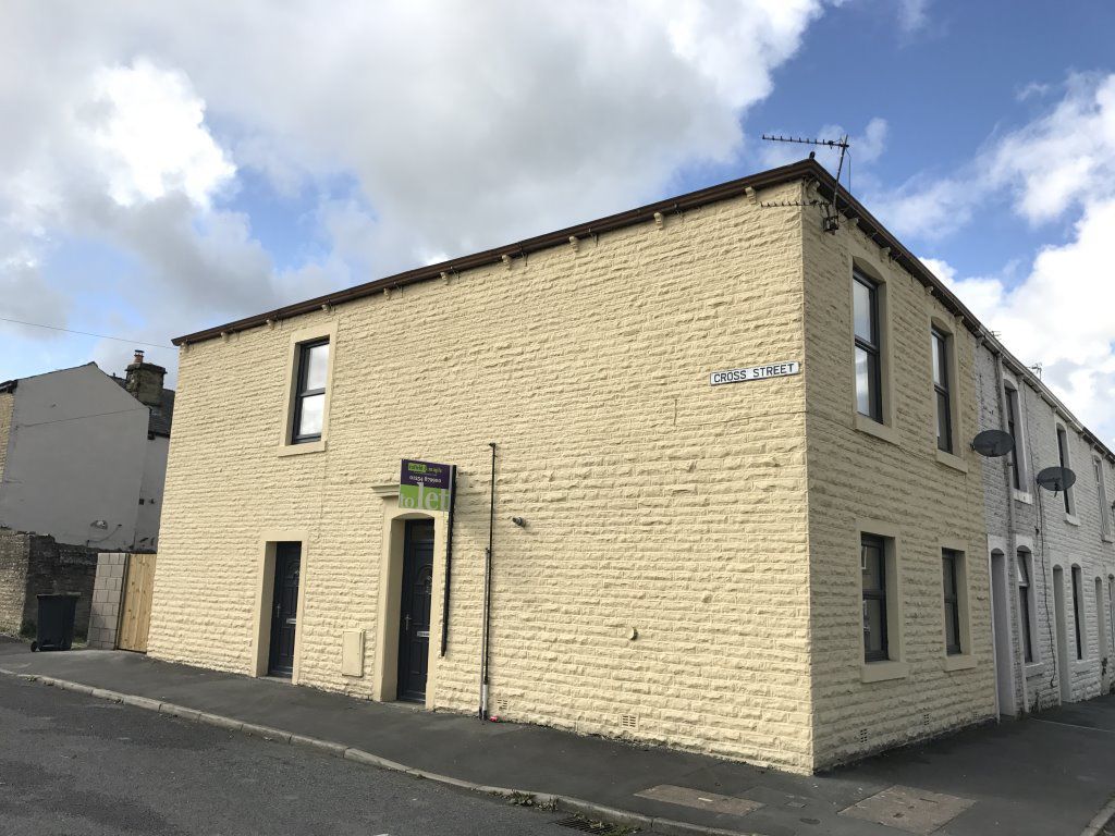 2 bed flat to rent in Cross Street, Clayton Le Moors, Accrington BB5