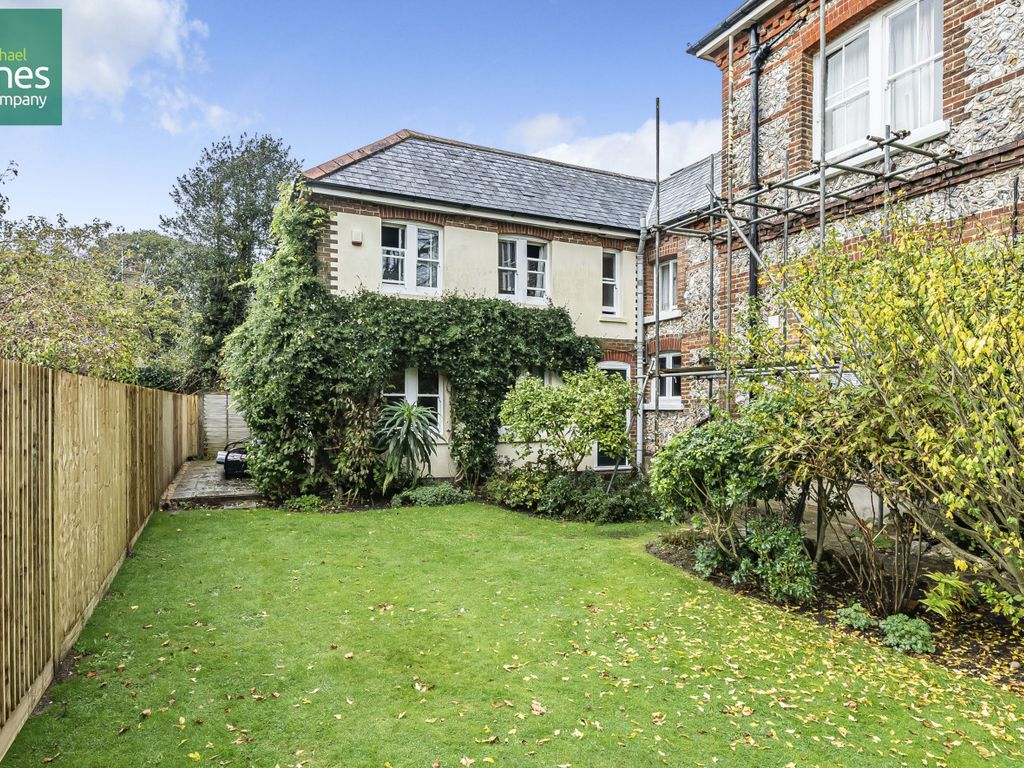 3 bed semidetached house to rent in Lansdowne Road, Worthing, West