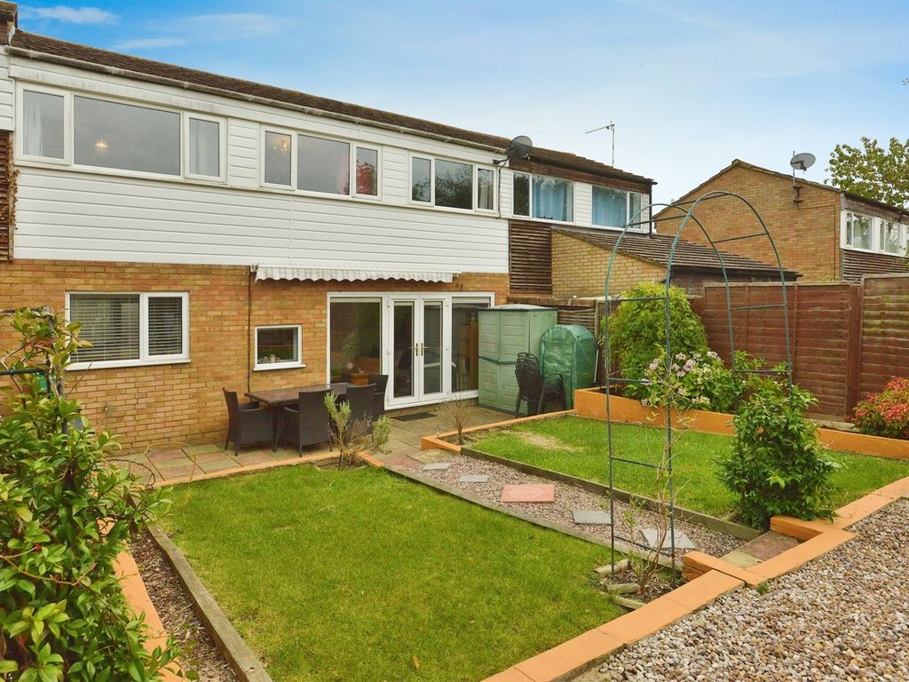 3 bed terraced house for sale in Abbotsfield, Eaglestone, Milton Keynes
