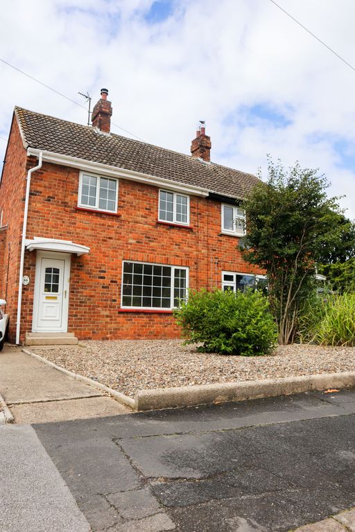 2 bed semidetached house to rent in Mill Drive, Leven, Beverley HU17