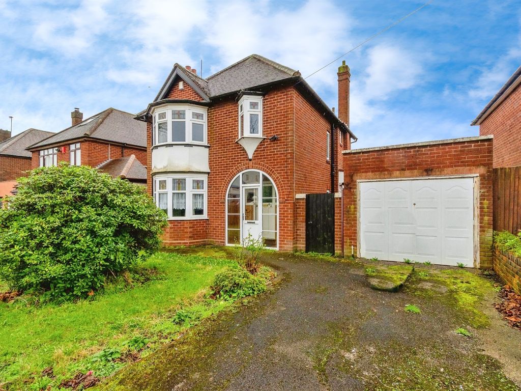 3 bed detached house for sale in Holden Road, Wednesbury WS10, £270,000