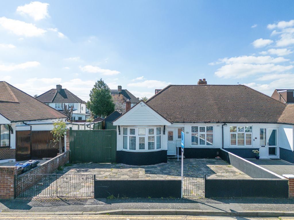 3 bed bungalow for sale in Hammond Avenue, Mitcham CR4 Zoopla