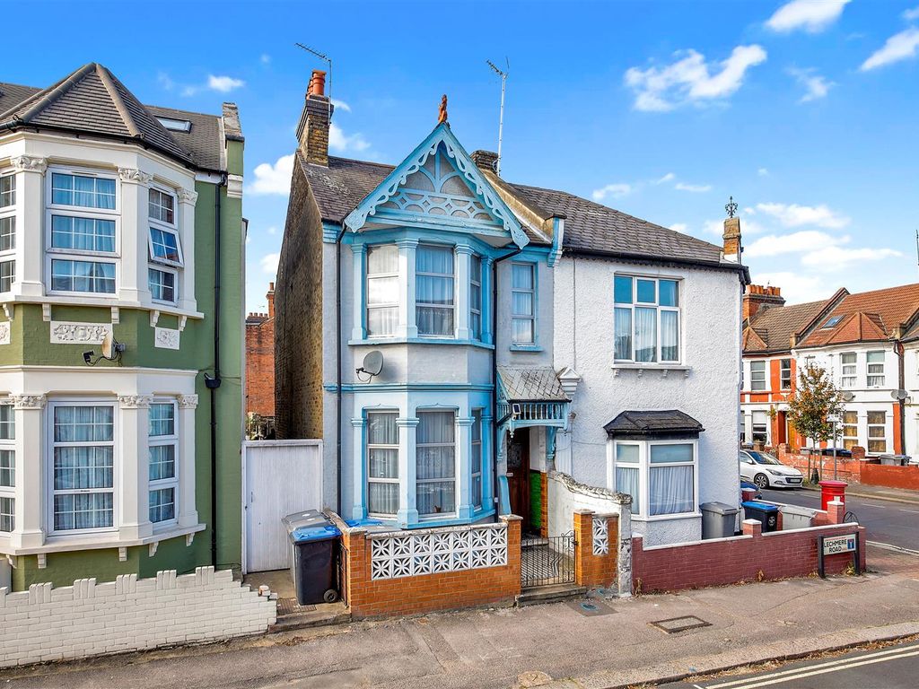 3 bed semidetached house for sale in Lechmere Road, London NW2, £