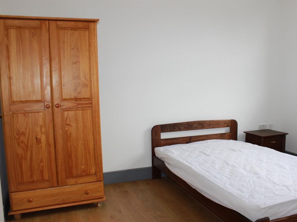 2 bed flat to rent in Victoria Street, Englefield Green, Egham TW20 Zoopla