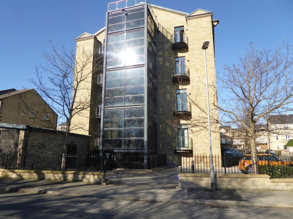 1 bed flat for sale in Cavendish Court, Drighlington, Bradford BD11