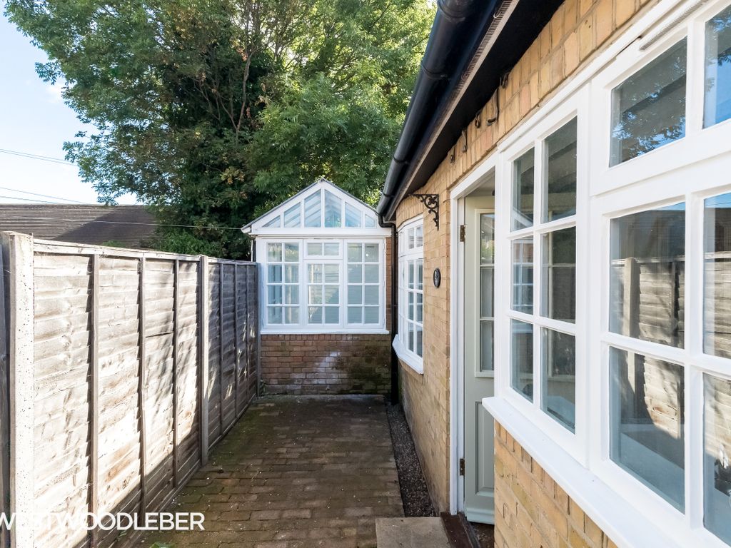 1 bed cottage to rent in Duke Street, Hoddesdon EN11, £1,300 pcm Zoopla