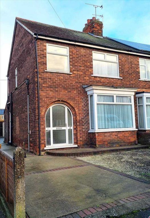 3 bed semidetached house to rent in Burnham Road, Scunthorpe DN15, £